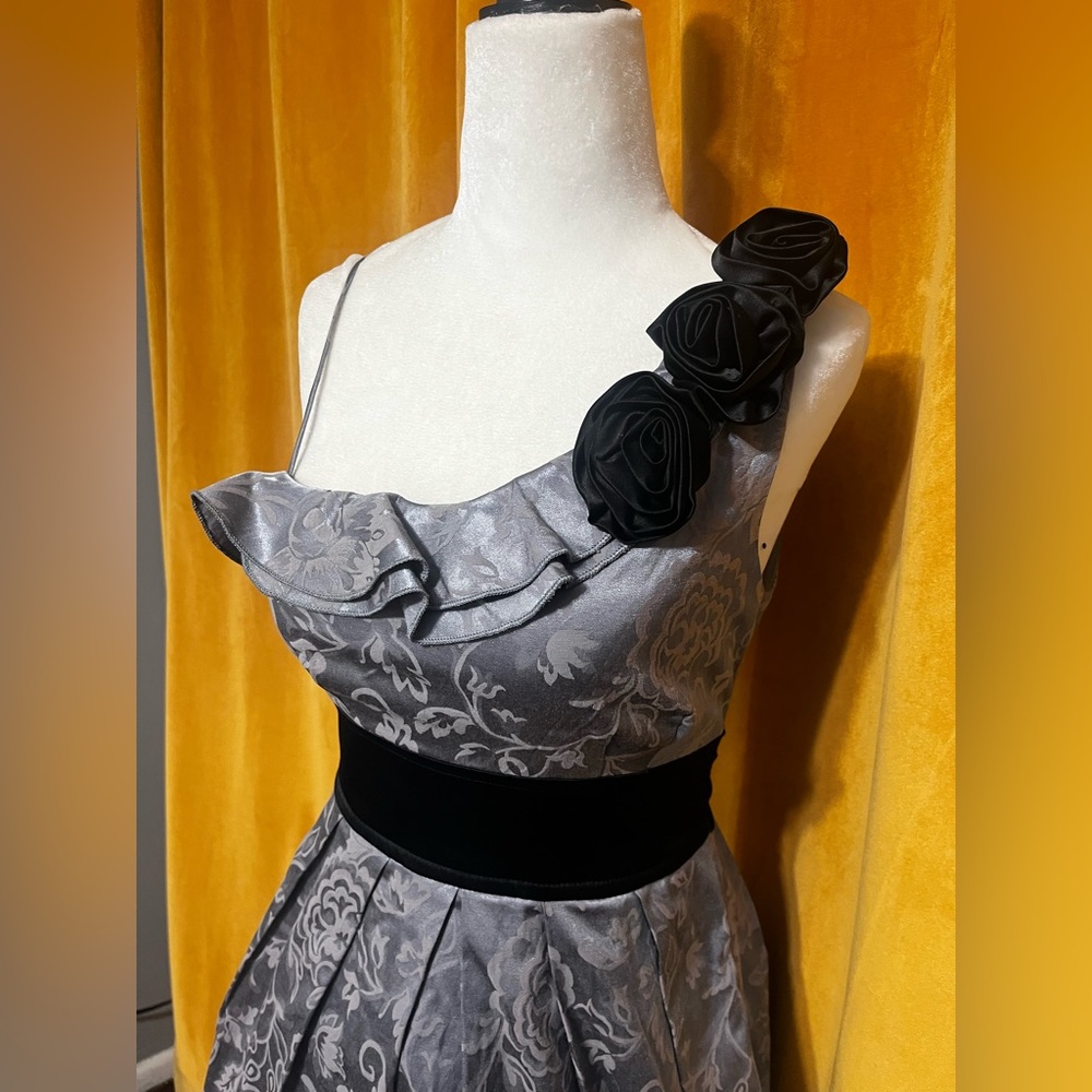 Speachless size 5 grey and black dress